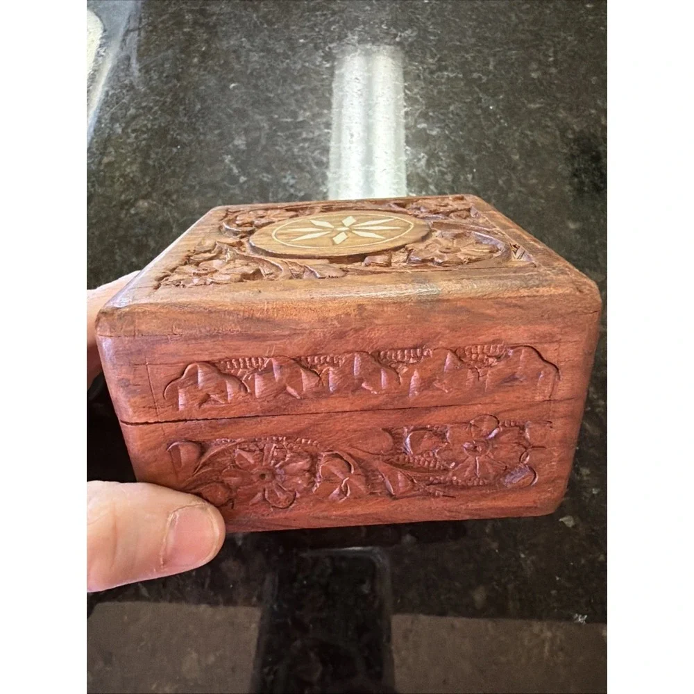 Carved Inlaid Medallion Wood Trinket Jewelry Hinged Keepsake Box 4